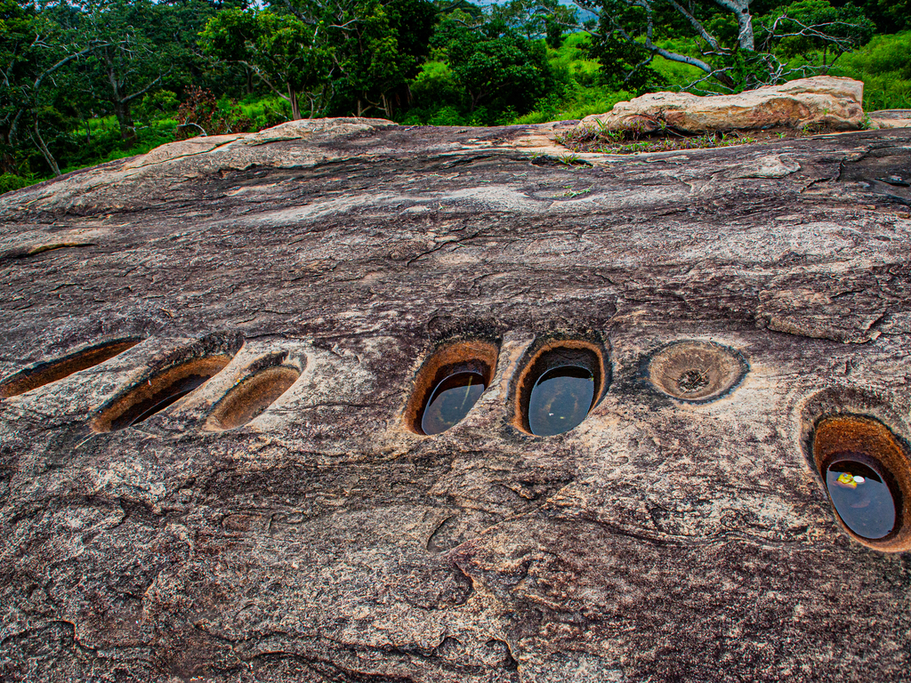 Esè àwon Àgbà: Footprints of the Gods